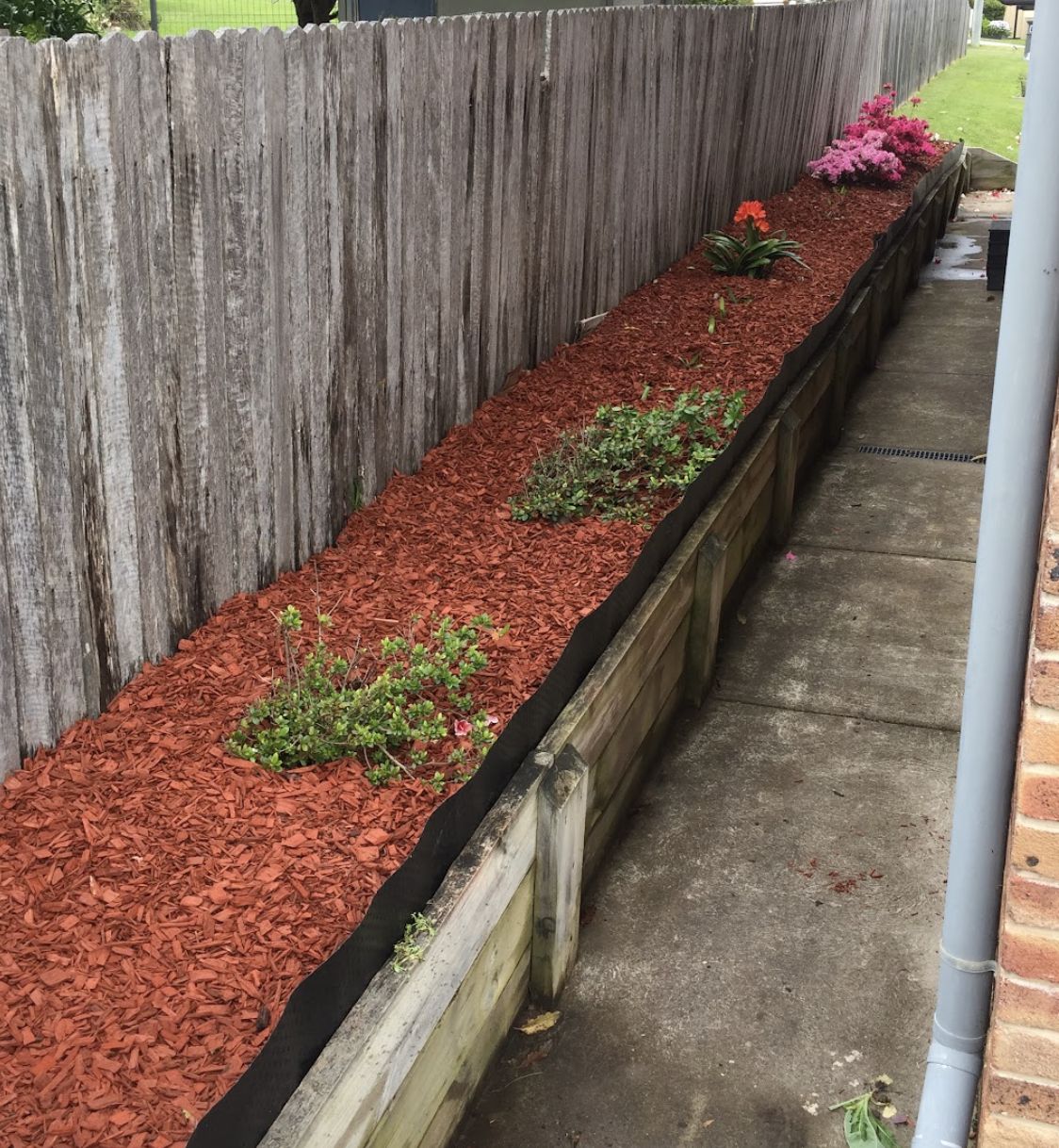 Garden Mulching — Mowtion Gardens, Canberra