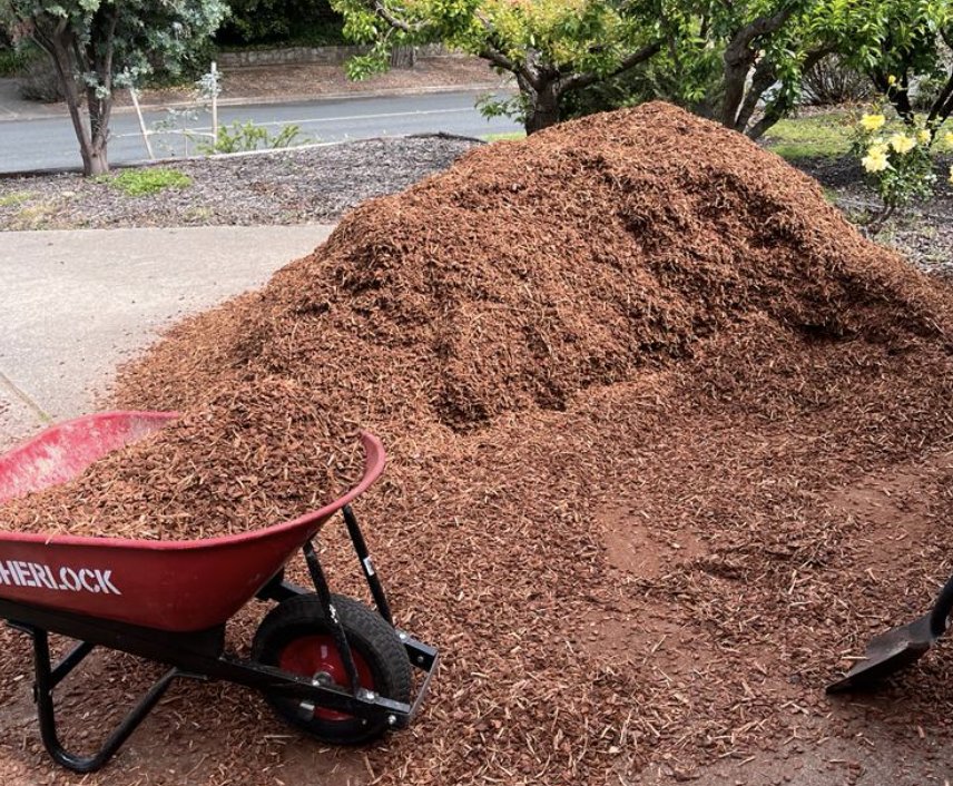 Garden Mulching — Mowtion Gardens, Canberra
